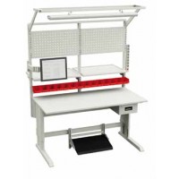 Treston eksempel på perforerte plater på arbeidsbord