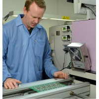 EM Aware monitor sjekker oppladning av PCB og balansering av ioneviften