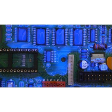 UV lys gjør det lettere å se lakken (conformal coating)